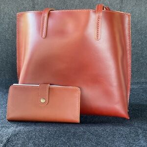 Medium AUGUST Tote and Wallet Set